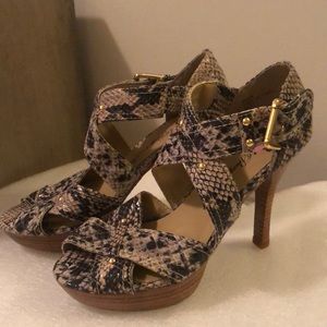 New Penny & Kenny snakeskin heels size 7M
